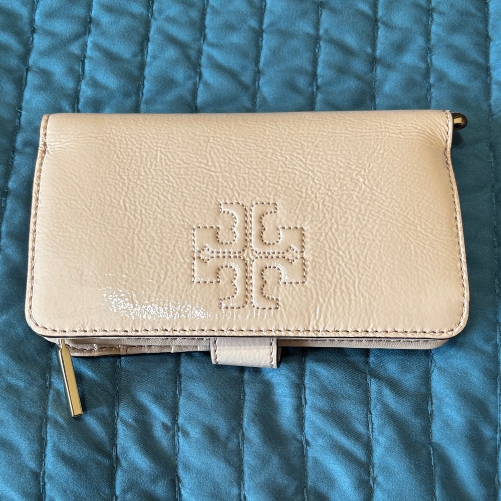 Tory Burch Robinson Patent Leather Slim Wallet